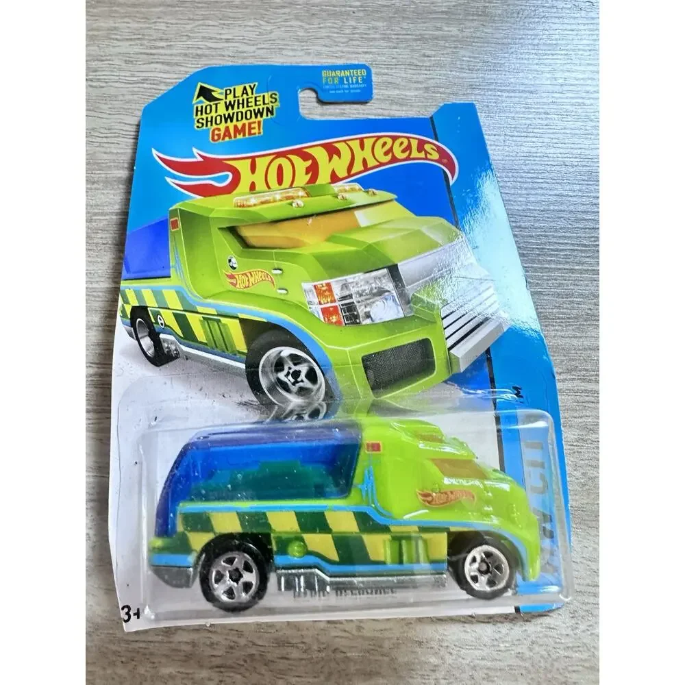2014 Hot Wheels HW CITY Rapid Response 43/250 Green Car Hotwheels H46